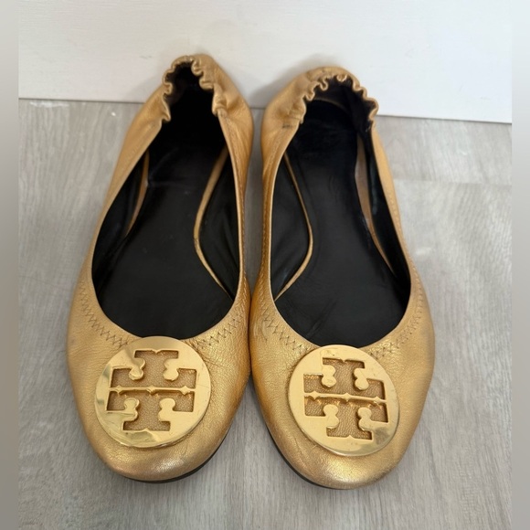 Tory Burch Gold Logo Ballet Flats Elastic Heels Size 9.5 - Picture 12 of 14